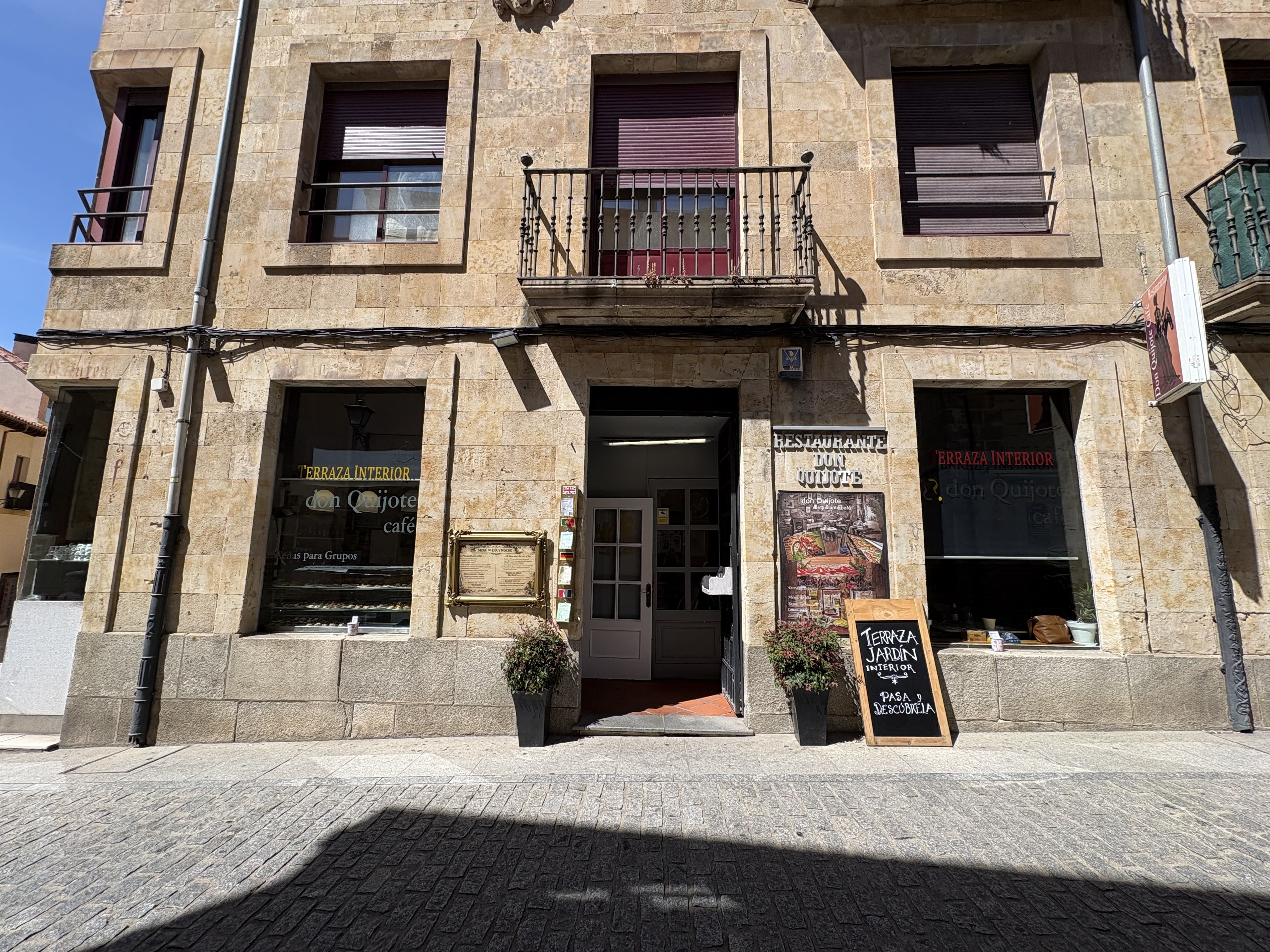 Fachada del Bar Restaurante Don Quijote en Calle Serranos 28, Salamanca